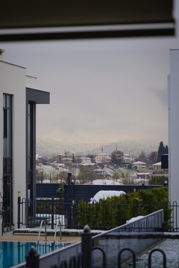 L'hivernage de votre piscine en suisse : les clés d'une protection réussie